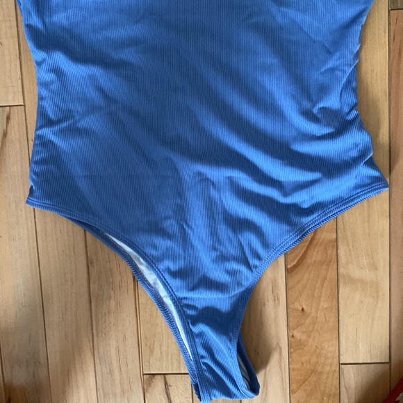 SHEIN Woman Bathing Suit - Picture 4 of 9